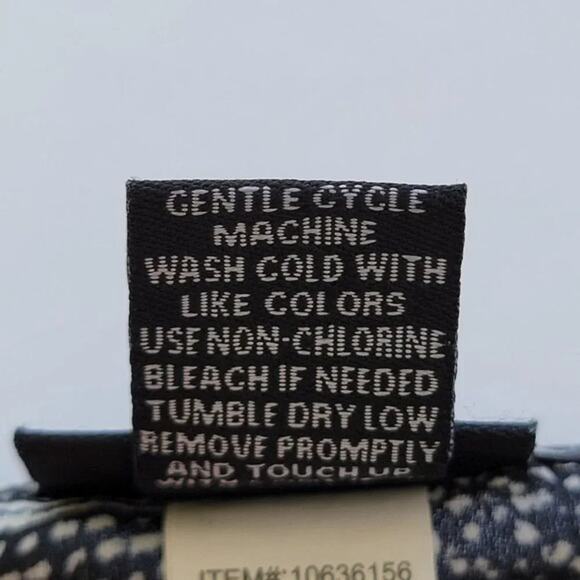 Torrid Sleeveless Blouse Chevron Printed Womens Size L Black White V Neck - Picture 10 of 10